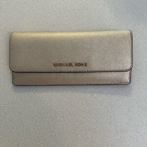 Michael Kors Gold Wallet. Great condition. Snaps very well.